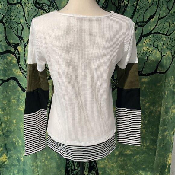 Long sleeve contrast color   - Picture 3 of 3